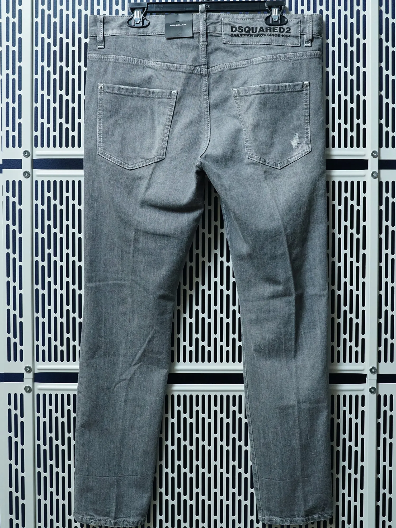 DISTRESSED SKINNY JEANS
