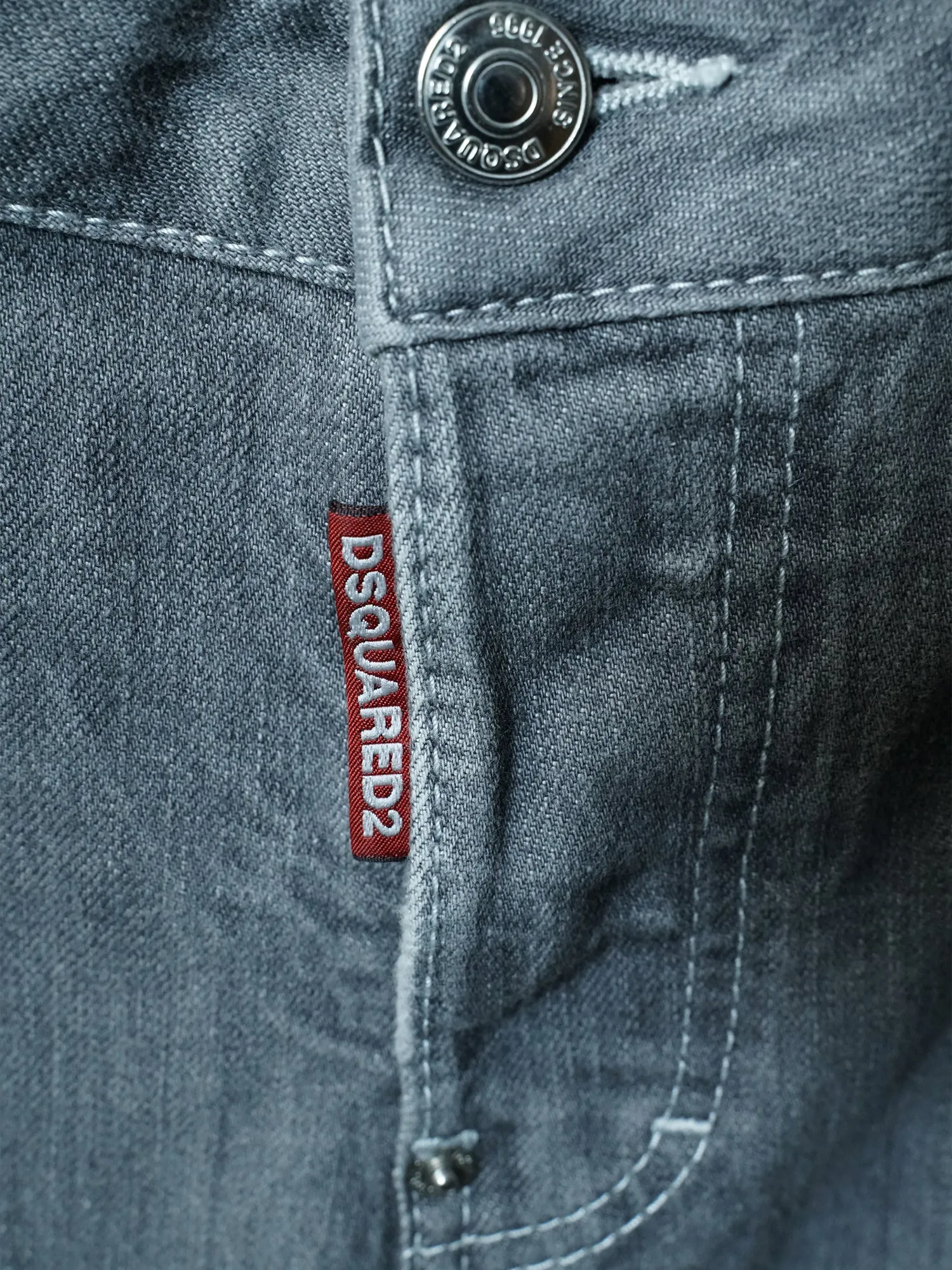 DISTRESSED SKINNY JEANS
